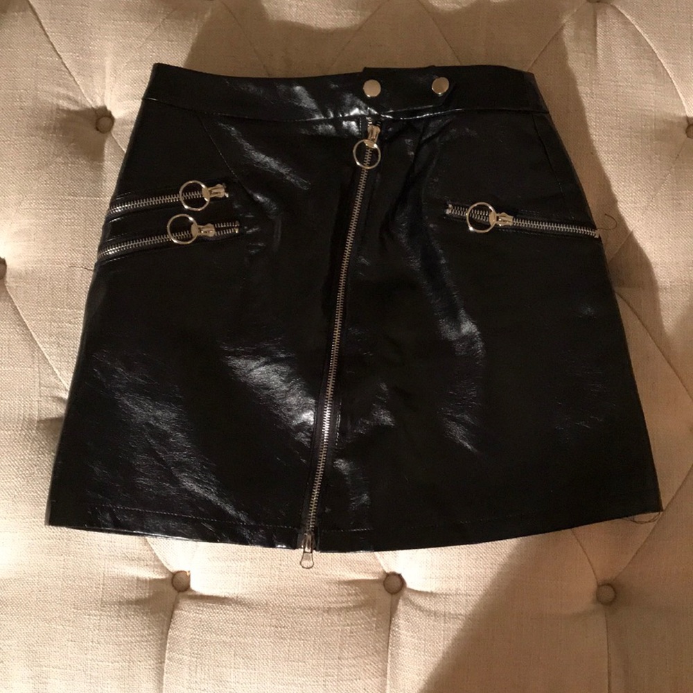 LF leather skirt - size 26
